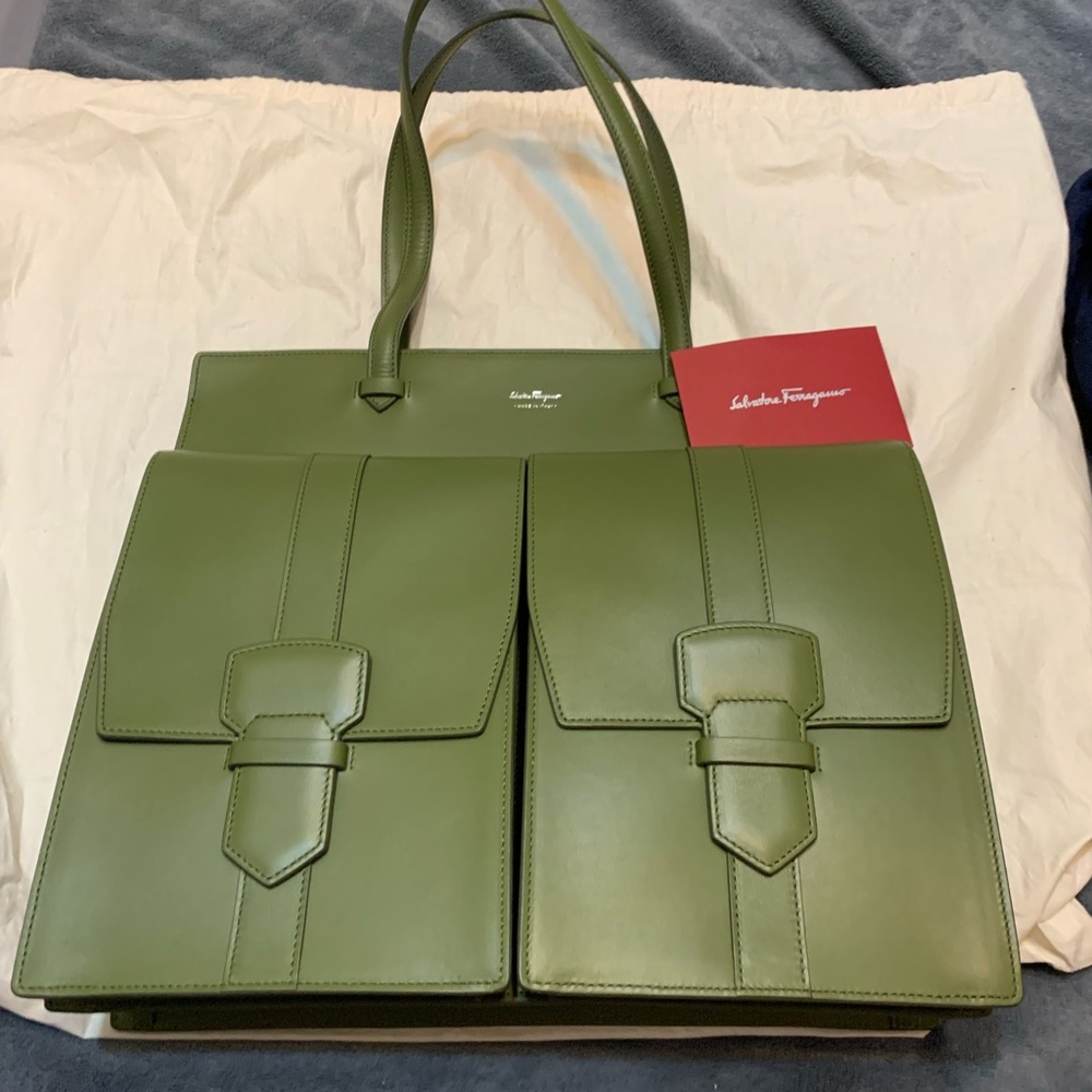 Salvatore ferragamo bag with detachable clutch